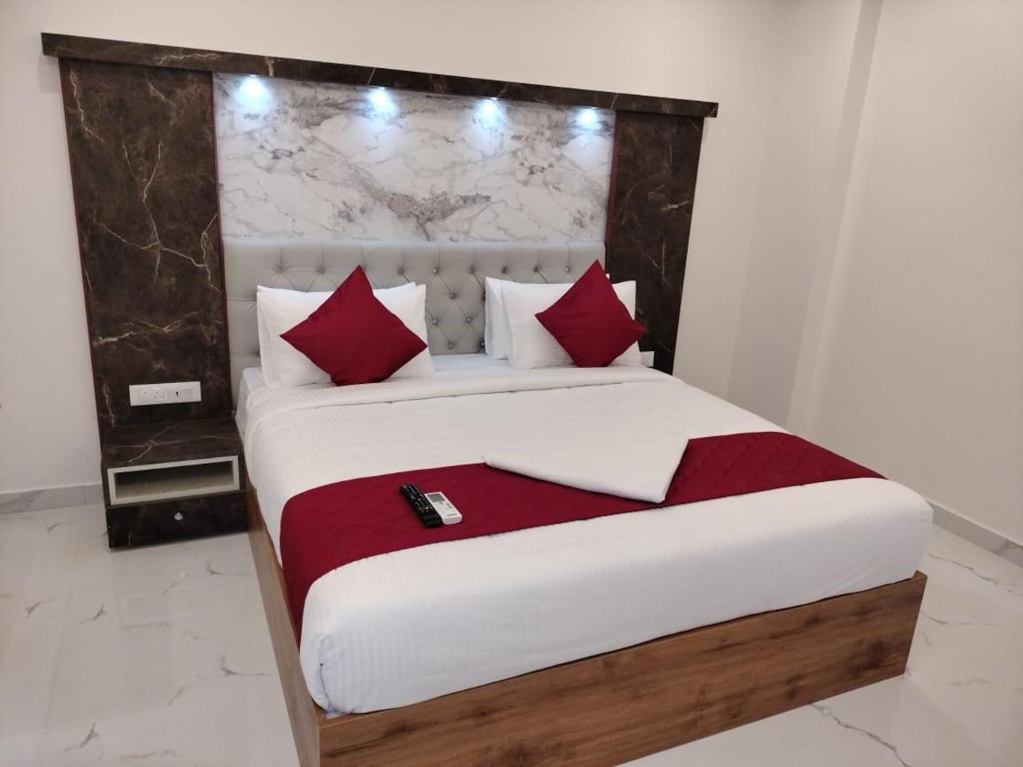 Mayuri Residency Hotel Attibele Экстерьер фото